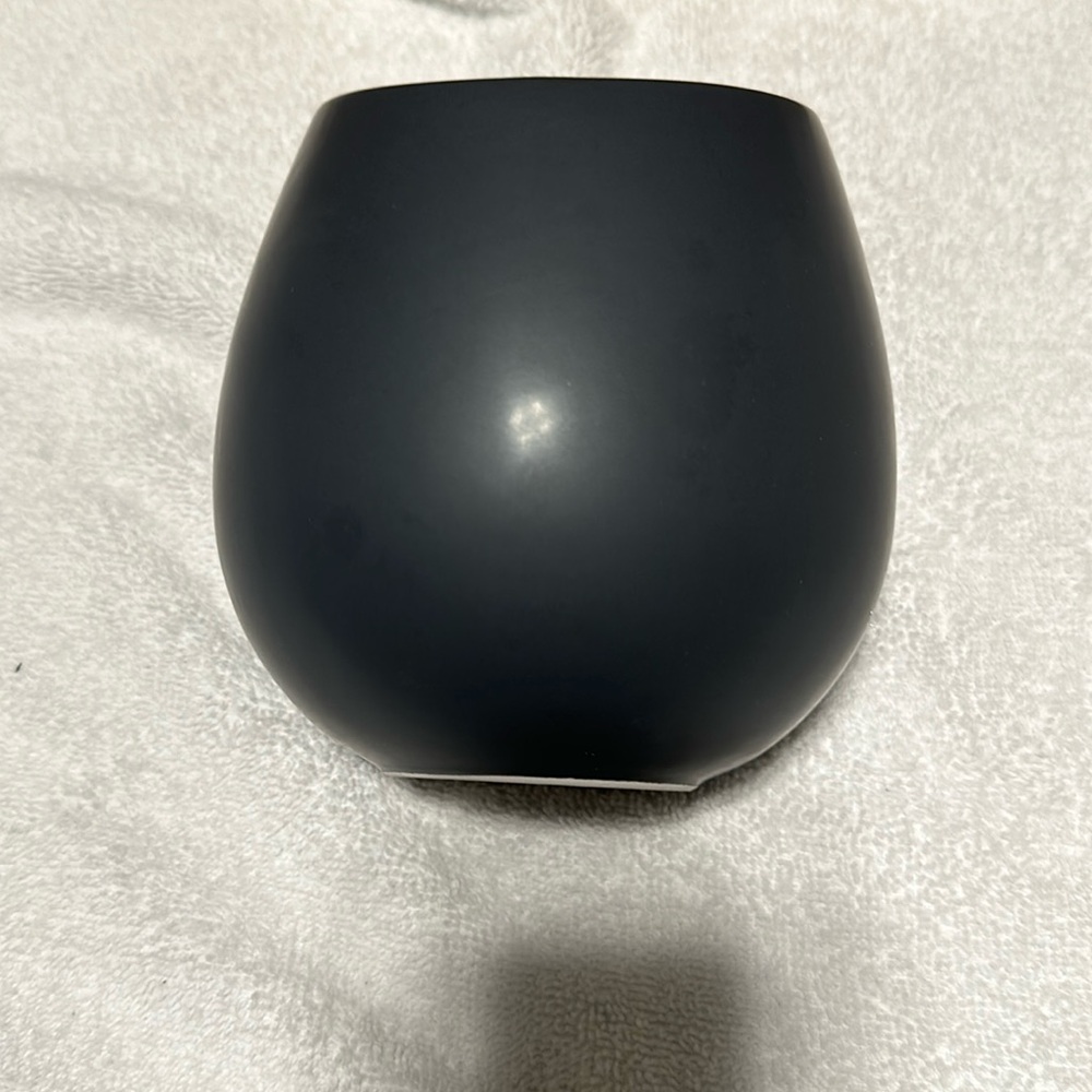 Wall pot for plants